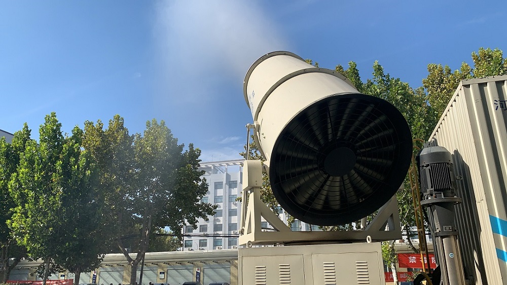 雾炮车喷洒臭氧消除剂